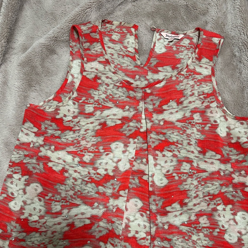 Juicy Couture short sleeve shirt with elegant sparkle on the front.